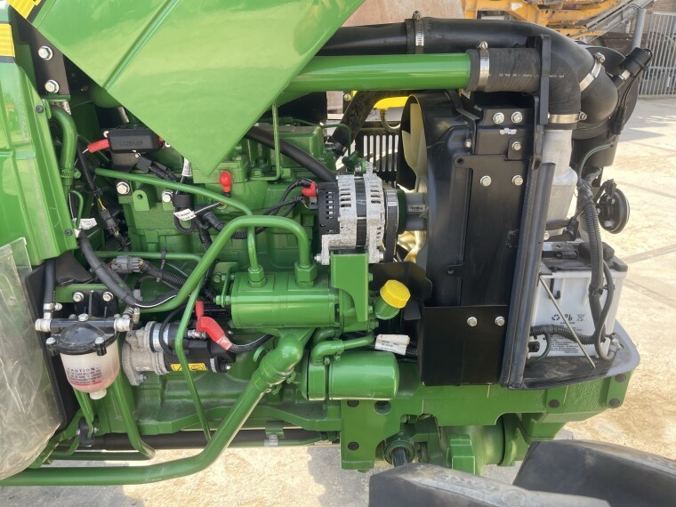 john deere 5075E engine